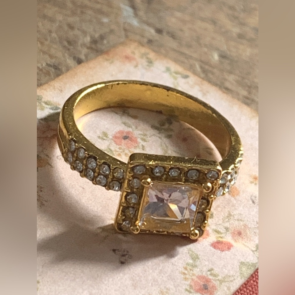 Fashion Gold Tone Square Cut Princess Costume Jewelry Ring Clear Rhinestones